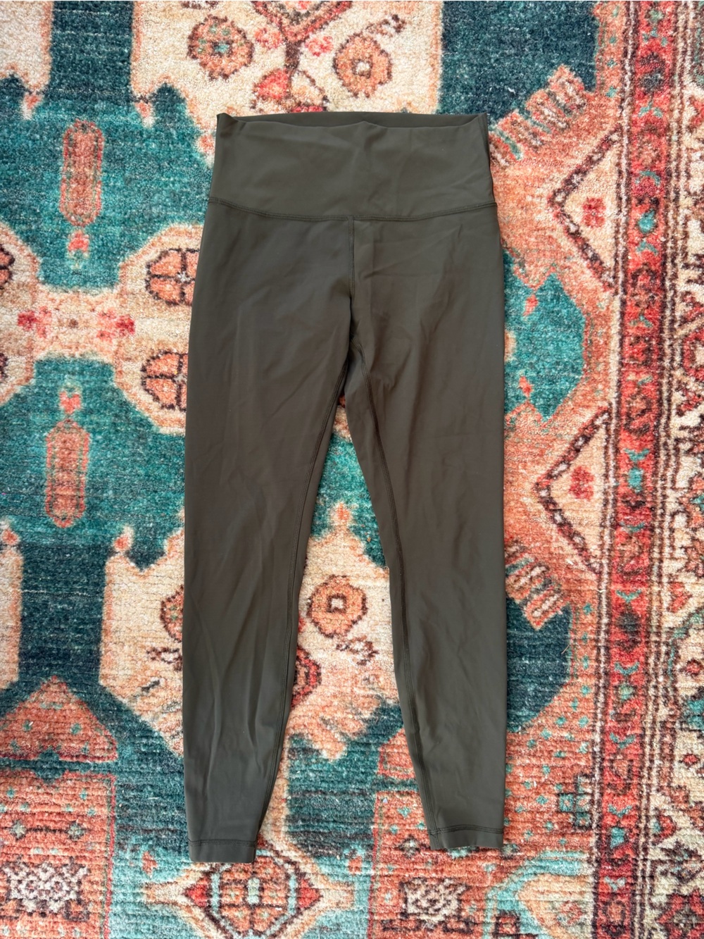 Women’s Lululemon olive green wonder under leggings